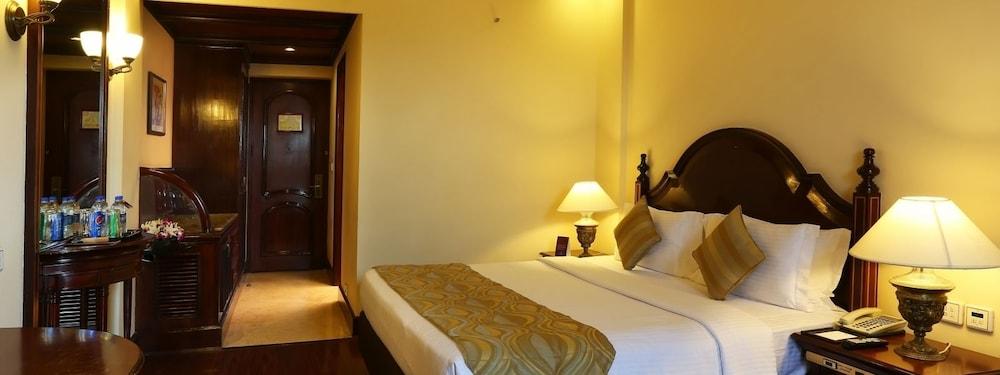The Residency Towers Hotel 5*